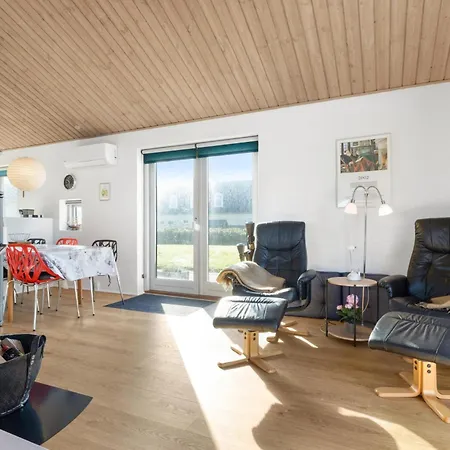 Experience The Sea View From Hyldevej 6 In Nr Lyngby! Σπίτι διακοπών